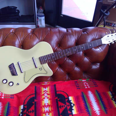 Danelectro Single Cutaway w/Bag | Reverb