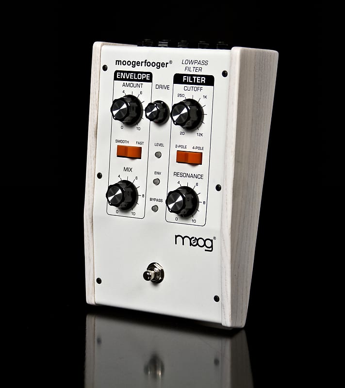 ギター Moog MOOGERFOOGER MF-104M White Moog Moogerfooger MF-104M - Limited Edition (White) - Turnlab