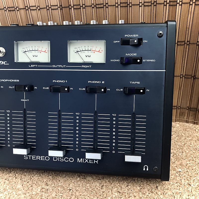 Realistic - Stereo Disco Mixer - 32-1100A - Phono +