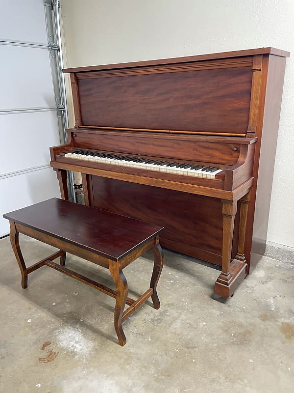 Huntington upright store piano