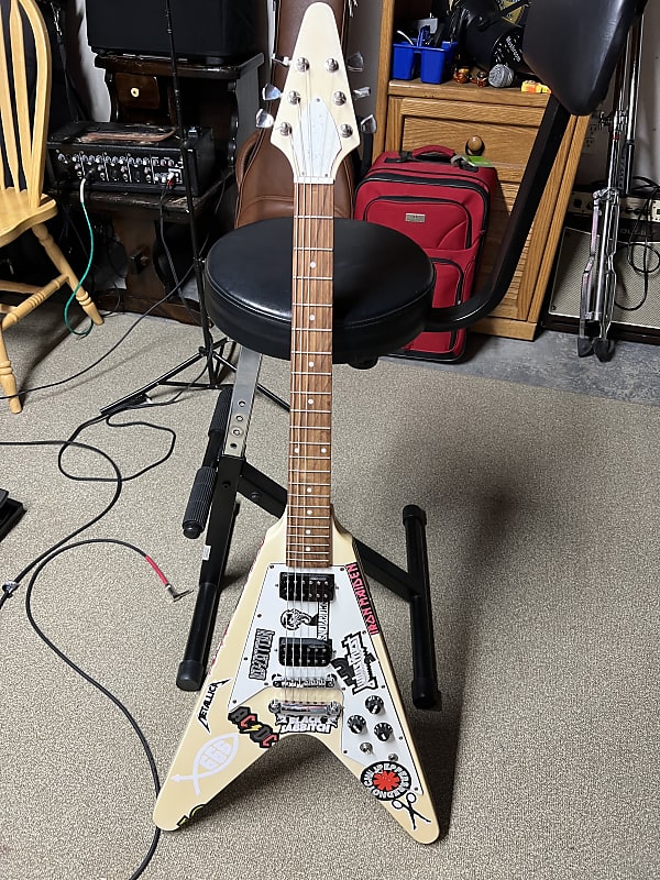 Maison Flying V Copy Classic White