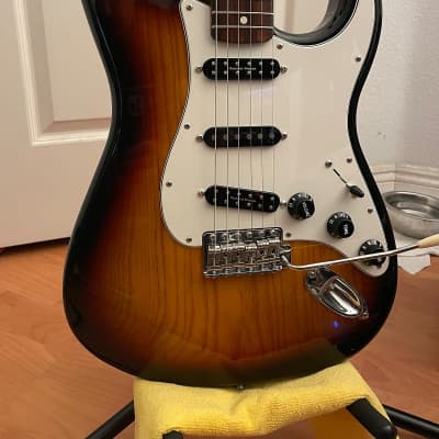 Fender Classic Series '70s Stratocaster with Seymour Duncan Lil' 59 Humbuckers image 3