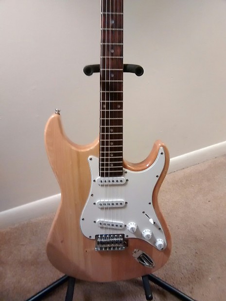 Crescent stratocaster new arrivals