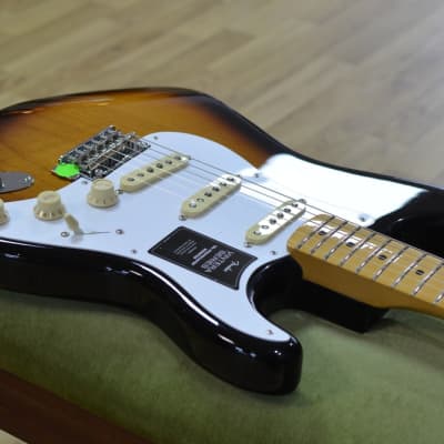 Fender Vintera '50s Stratocaster Modified 2-Colour Sunburst Electric Guitar &Deluxe Gig Bag B Stock image 8