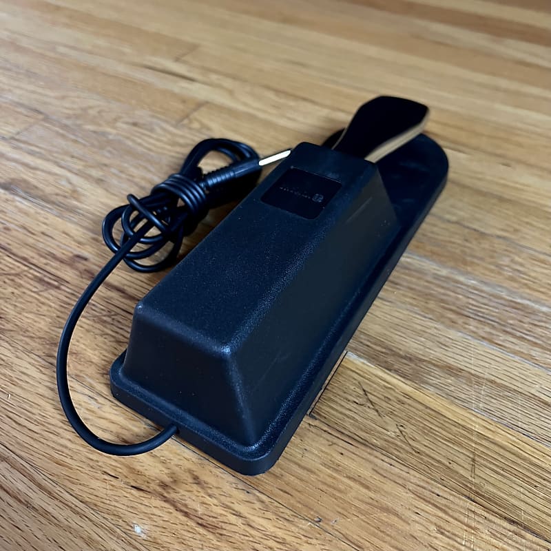 Frameworks Traditional Piano Sustain Pedal for Electronic Keyboards