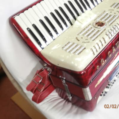 Vintage G. Cavalli 120 bass piano accordion 1970-1980 red and cream marble image 6