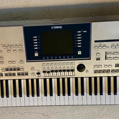 Yamaha Tyros4 61-Key Arranger Workstation Keyboard 2010s - Silver