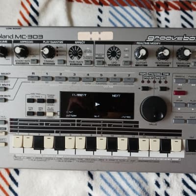 Roland MC-303 Groovebox 1990 - 1998