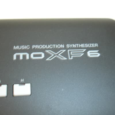 Yamaha MOXF6 61-Key Synthesizer Workstation Keyboard image 7