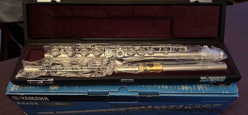  Yamaha YFL-362H Intermediate Flute : Musical Instruments