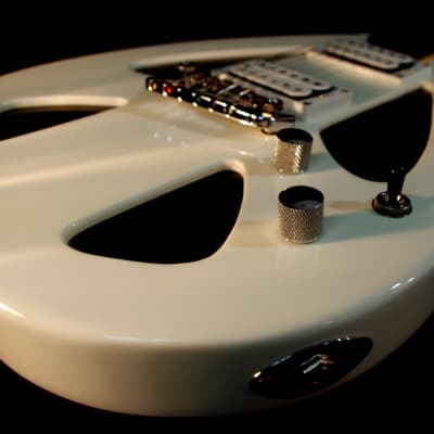 American Showster Peace 1999 White. Extremely Rare. Collector. Custom. Teardrop shape. Historic. image 13