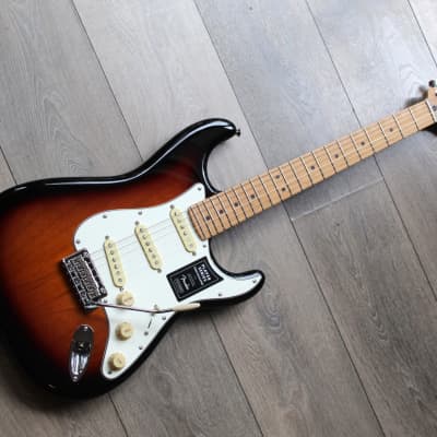 FENDER Limited Edition Player Stratocaster, Roasted Maple Fingerboard, 2-Color Sunburst, 3, 37 KG imagen 1