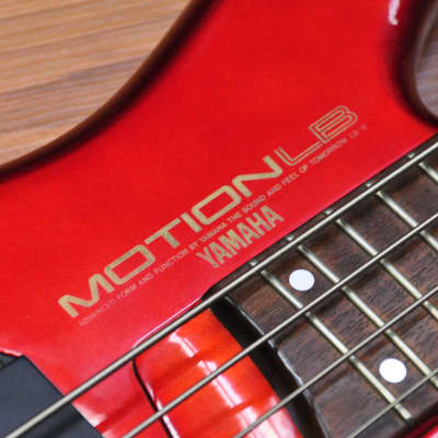 Yamaha Motion B-Tremolo - Red image 11