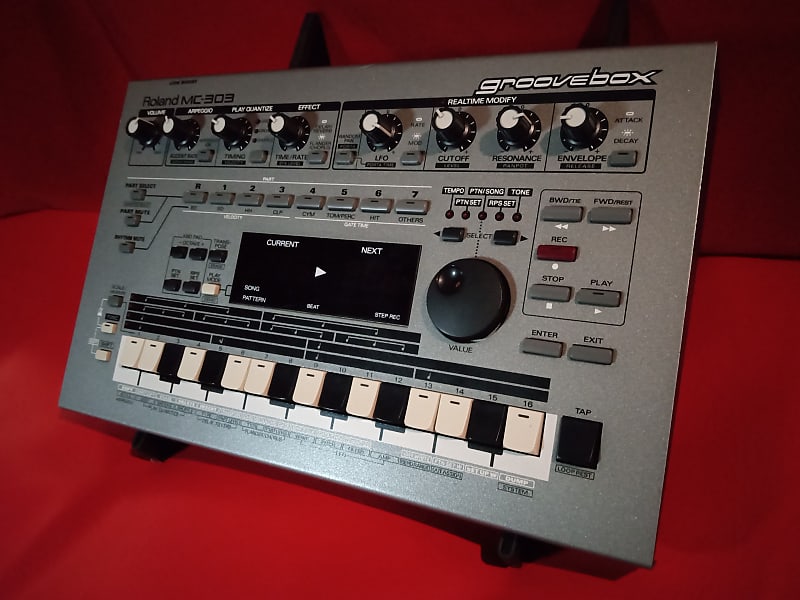 Roland MC-303 Groovebox 1990 - 1998