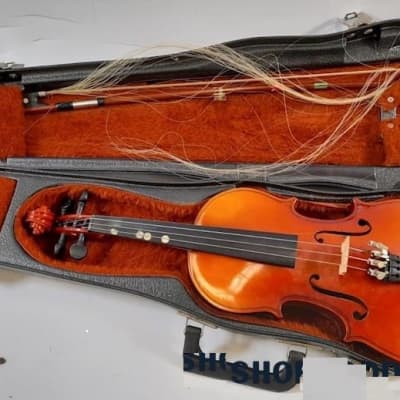 Suzuki Model 220 size 1/4 violin, Japan, 1982, with case (Bow