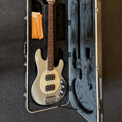 MUSICMAN Stingray 2000年 アメリカ製 s-l400.jpg