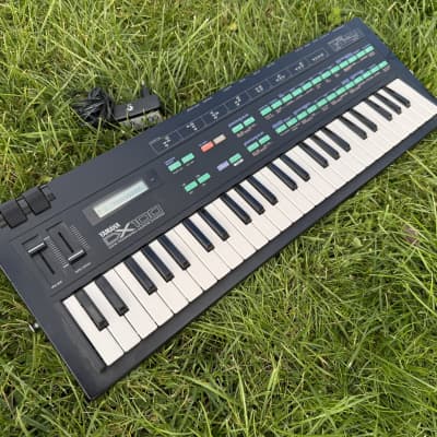 Yamaha DX100 Programmable Algorithm Synthesizer 1985 - Black