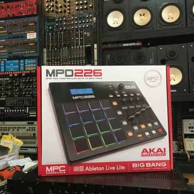 Akai Professional MPD226 16-Pad MIDI Controller Bundle with