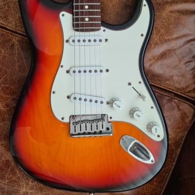 Fender 40th Anniversary American Standard Stratocaster 1994 Sunburst image 7