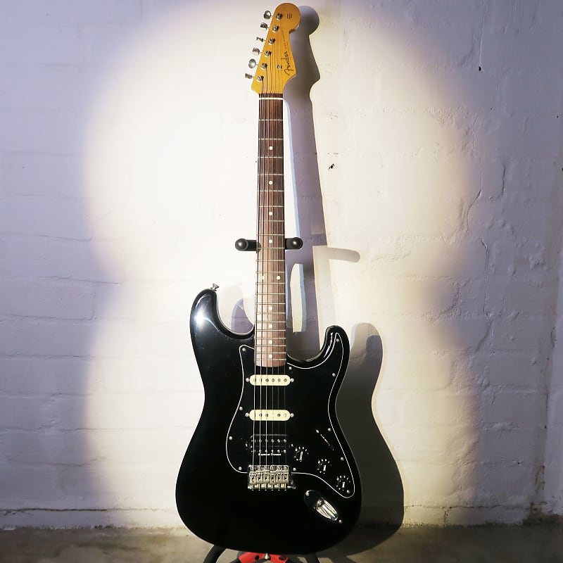 Fender Stratocaster Black 1991 Kurt Cobain Vandalism Strat Japan Seymour  Duncan Electric Guitar