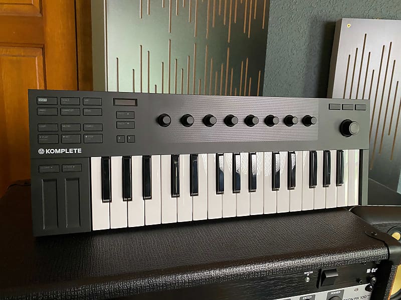 Native Instruments Komplete Kontrol M32 w/ Komplete 13 Upgrade for  Collections