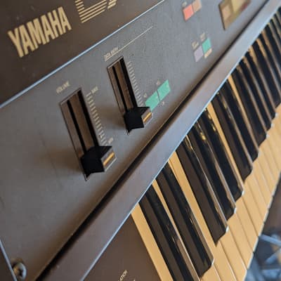 (16421) Yamaha DX9 Keyboard