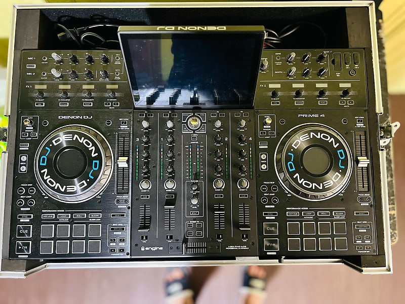 Denon Prime 4 Standalone DJ System 2019 - Black image 1