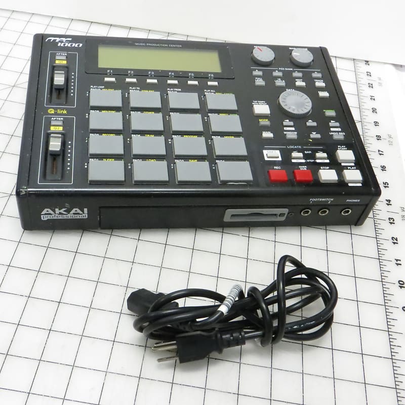 DJ機材 AKAI MPC1000 Compact Drum Sampler and Sequencer MPC1000 | Akai Pro