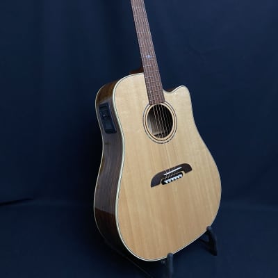 Alvarez-Yairi DY70ce Acoustic-Electric Guitar image 3