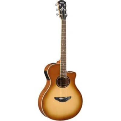 YAMAHA APX 7 acoustic guitars
