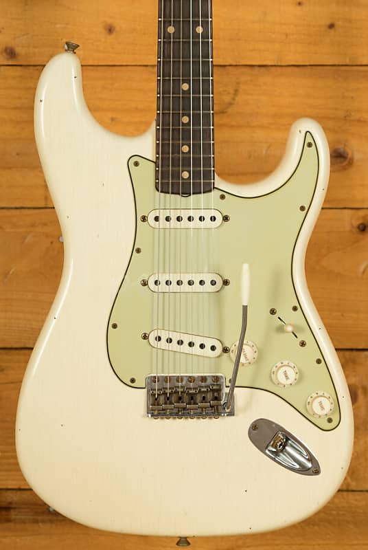 Fender stratocaster 62 relic custom deals shop