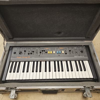 Roland RS-09 Organ/Strings 09 w/roadcase 1980's