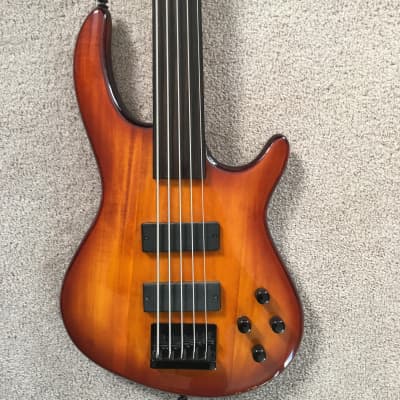 Dean Edge 5 Fretless in Amburst Color, 5-String Bass, Black