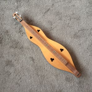 マウンテンダルシマー　mountain dulcimar made in ＵＳＡ mountain-dulcimer-4-string-