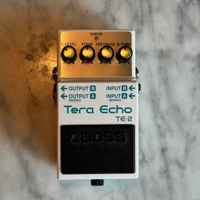 Boss TE-2 Tera Echo