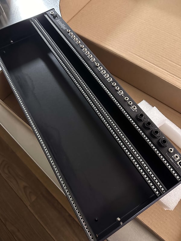 Intellijel 4U 104HP Palette Case