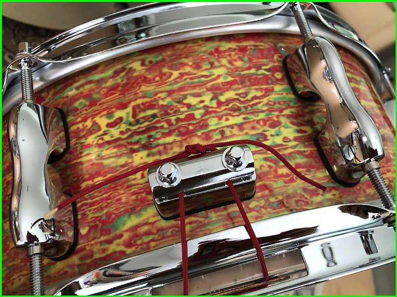 The Maple 5.5x14 Snare Drum Psychedelic Red-