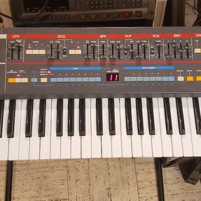 Roland Juno-106 61-Key Programmable Polyphonic Synthesizer 1984 - 1985 - Black