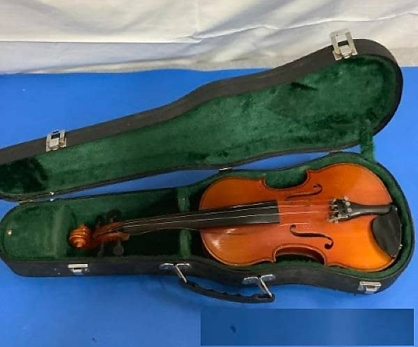 Suzuki Model 220 size 1/4 violin, Japan, 1986, with case