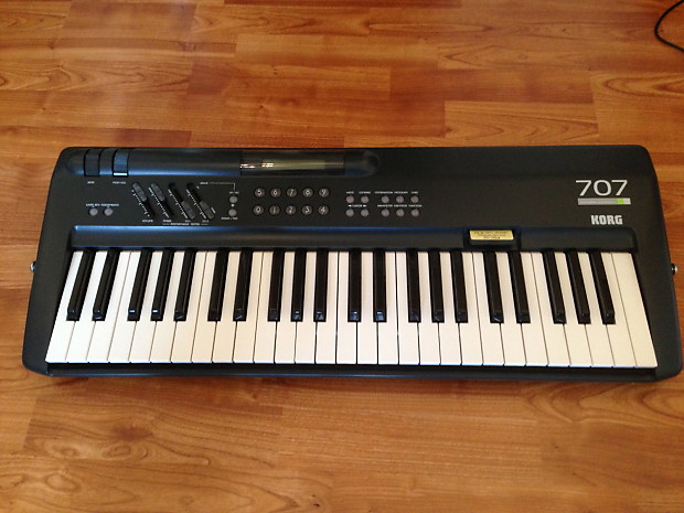連休特価KORG 707 シンセサイザー ピンク　ジャンク 連休特価KORG 707 シンセサイザー ピンク ジャンク