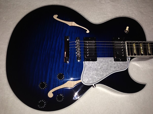 Gibson の Custom Shop製 ES-137 Classic（2011年）, Blueburst