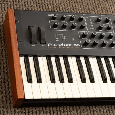 Dave Smith Instruments Prophet 08 PE 61-Key 8-Voice Polyphonic Synthesizer