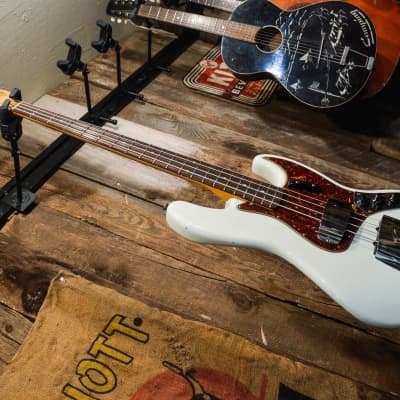 Fender Custom Shop '64 Jazz Bass Journeyman Relic - Aged Olympic White image 15