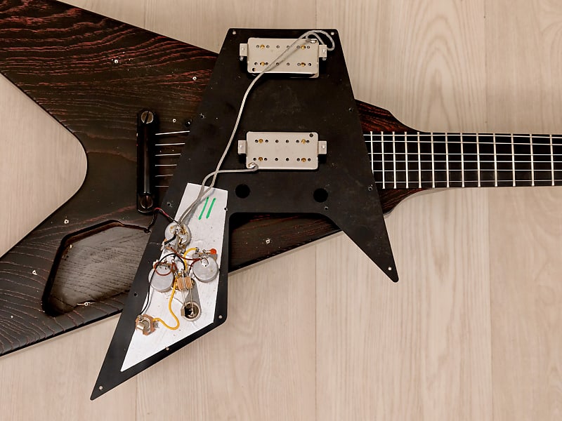 【最終値下げ】2002年製 Gibson Flying V 2002 Gibson Flying V Voodoo Electric Guitar | Guitar Chimp