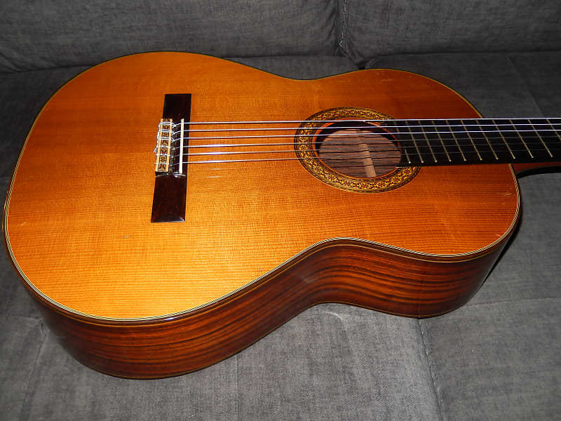 HAND MADE IN 1976 - RYOJI MATSUOKA No30 - BEAUTIFULLY SOUNDING CLASSICAL  GUITAR