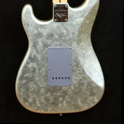 Fender Custom Shop Masterbuilt Limited Edition Salute Stratocaster 2005 Gold Leaf image 4