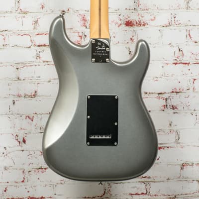 Fender - American Professional II Stratocaster® - Left-Handed Electric Guitar -  Maple Fingerboard - Mercury - w/ Deluxe Hardshell Case image 8