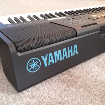 Yamaha PSR-E473 61-Key Portable Keyboard 2021 - Present - Black