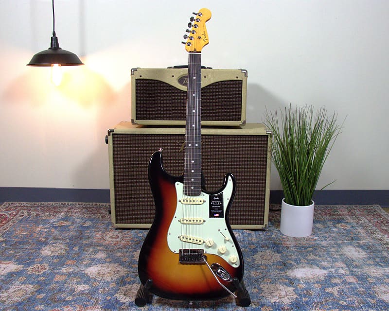 Fender – American Ultra Stratocaster – Ultraburst – w/Flight Case image 1