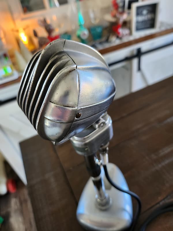 Turner 32D Dynamic Microphone Reverb